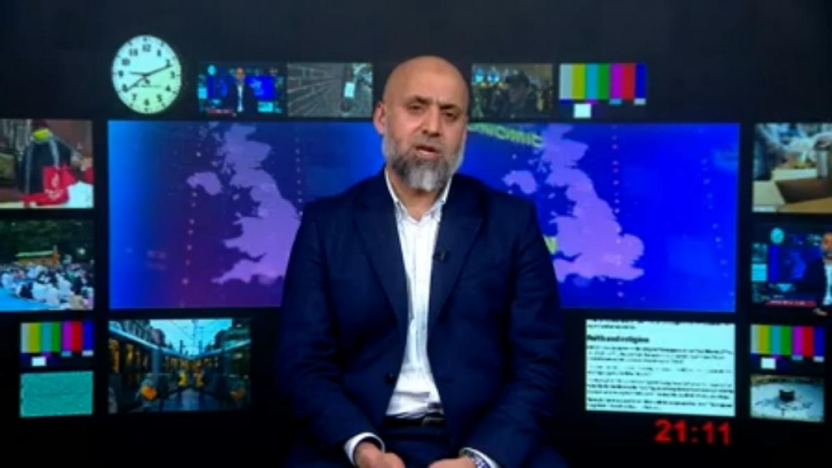 Your Views On The News - Less than half of England and Wales’ populationis Christian, Hundreds of UK companies sign up for a four-day week and 1 in 5 British Muslims have used a food bank.