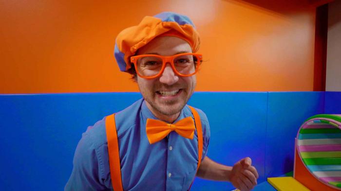 Blippi Visits the Funtastic Playtorium - Learn Shapes and Colours