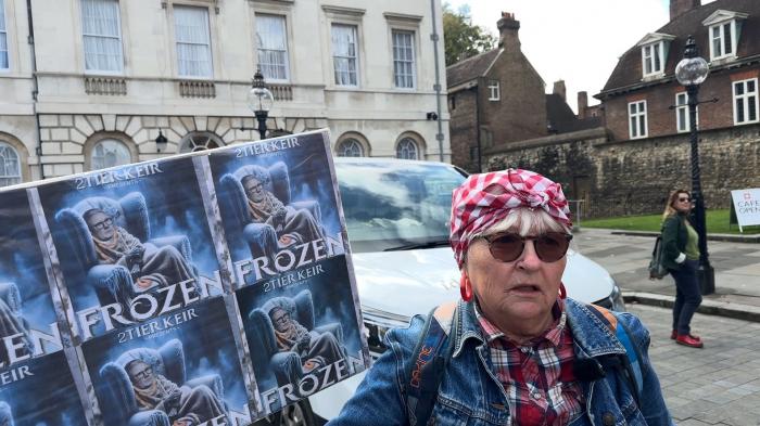 STG ‘Shame on Labour!’: Pensioners protest at Parliament over cuts to winter fuel allowance