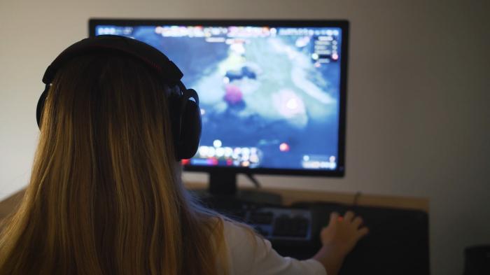 STG Gaming: Do children spend too much time gaming? Tips for monitoring screentime and safety