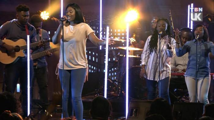 Praise From London 006